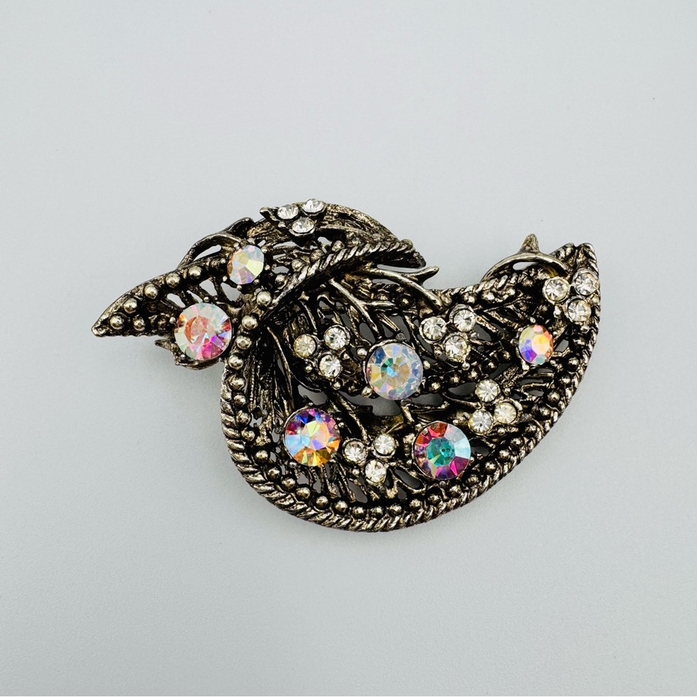 Unmarked 1960s Vintage Aurora Borealis Rhinestone Brooch Pin